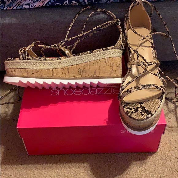 Snakeskin Platform Wrap sandals - Picture 3 of 4